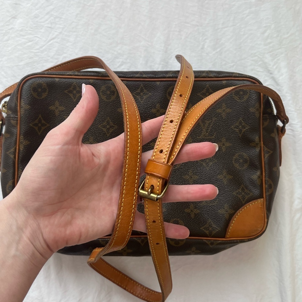 Authenticated Louis Vuitton Monogram Trocadero Crossbody NO0991 - Picture 14 of 15